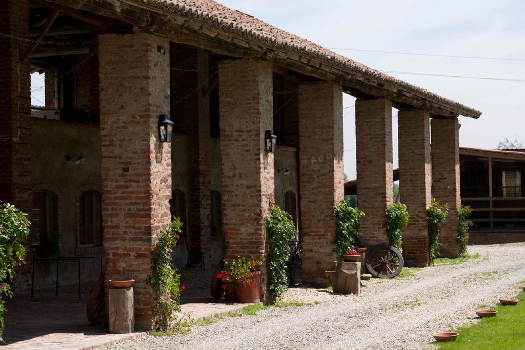 Agriturismo Fiamberta Bed & Breakfast แชร์โตซา ดิ ปาเวีย ภายนอก รูปภาพ