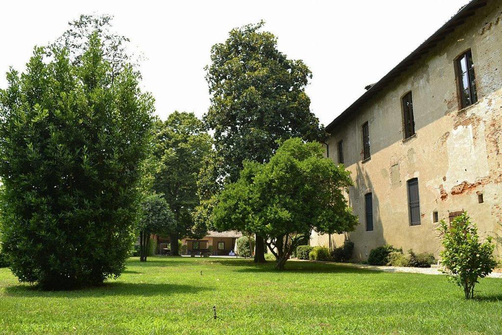 Agriturismo Fiamberta Bed & Breakfast แชร์โตซา ดิ ปาเวีย ภายนอก รูปภาพ