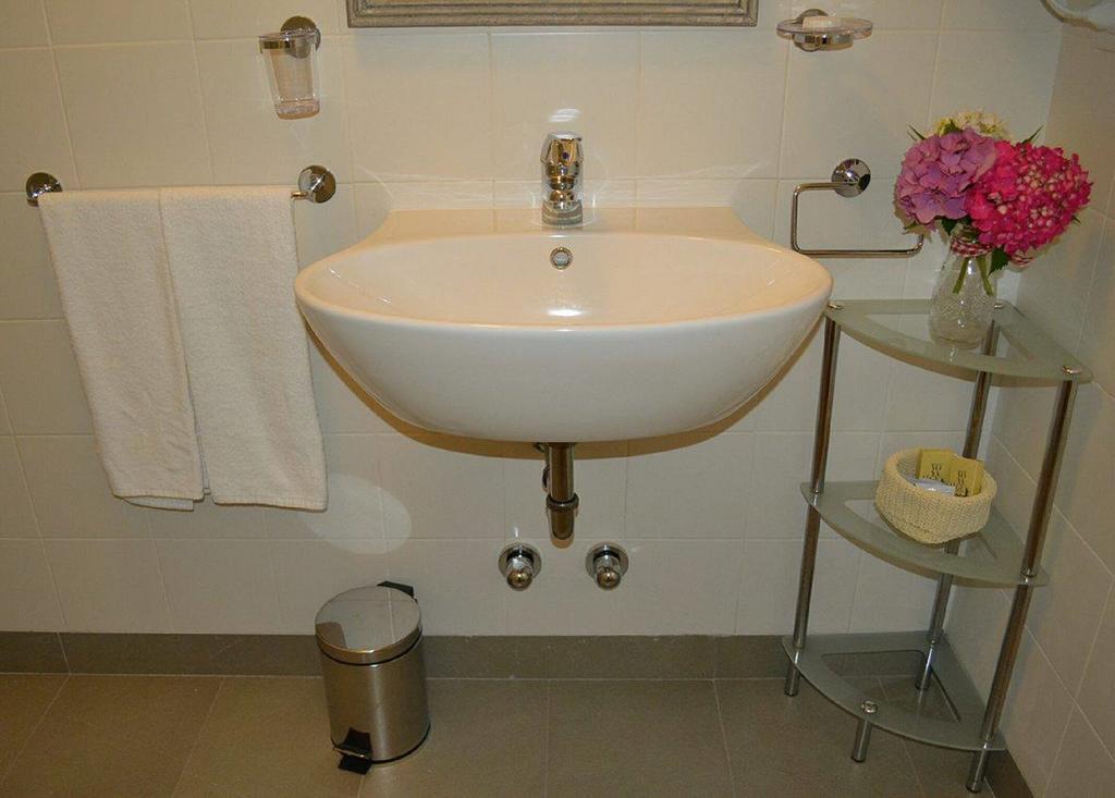 Agriturismo Fiamberta Bed & Breakfast แชร์โตซา ดิ ปาเวีย ภายนอก รูปภาพ