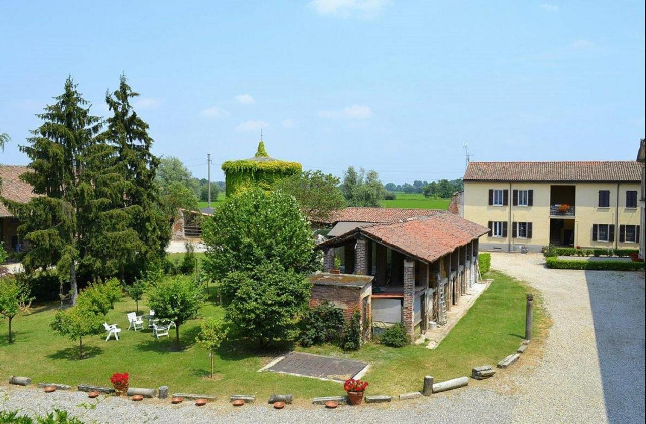Agriturismo Fiamberta Bed & Breakfast แชร์โตซา ดิ ปาเวีย ภายนอก รูปภาพ